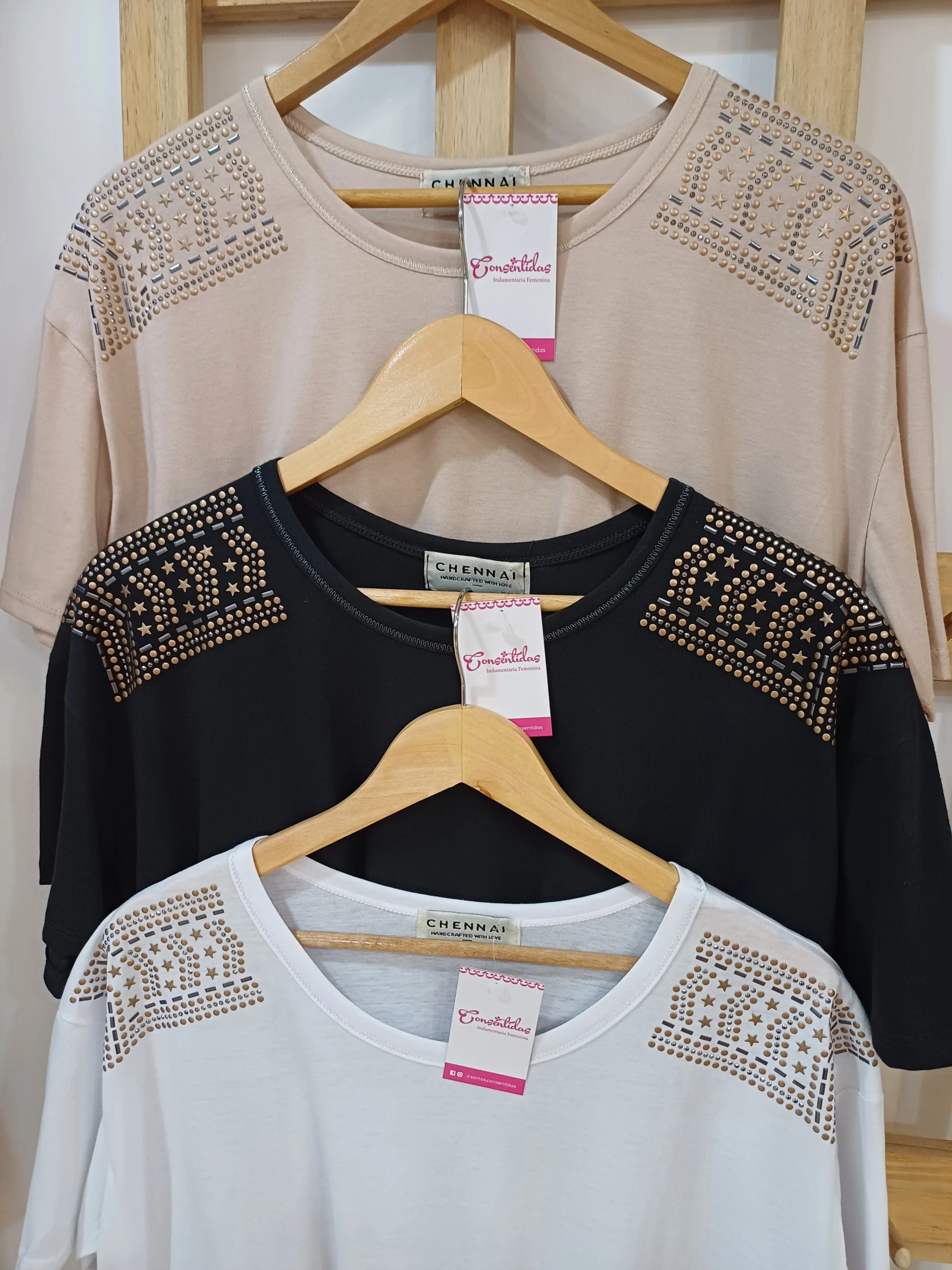 remera-con-brillos-en-los-hombros-3